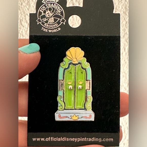 Disney Jewelry - Disney The Little Mermaid Ariel Hinged Princess Window Pin - 2002